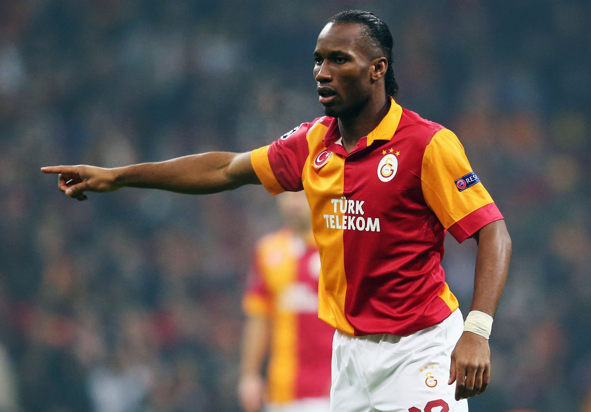  德罗巴回归赛场，比分优势明显首场状态亮眼，TES观众沸腾！