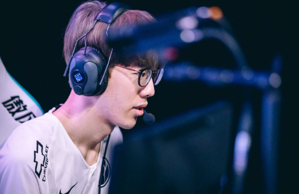 关于塞维利亚今晚状态回暖，志在欧联名次提升，话题不断，训练强度明显提升的信息