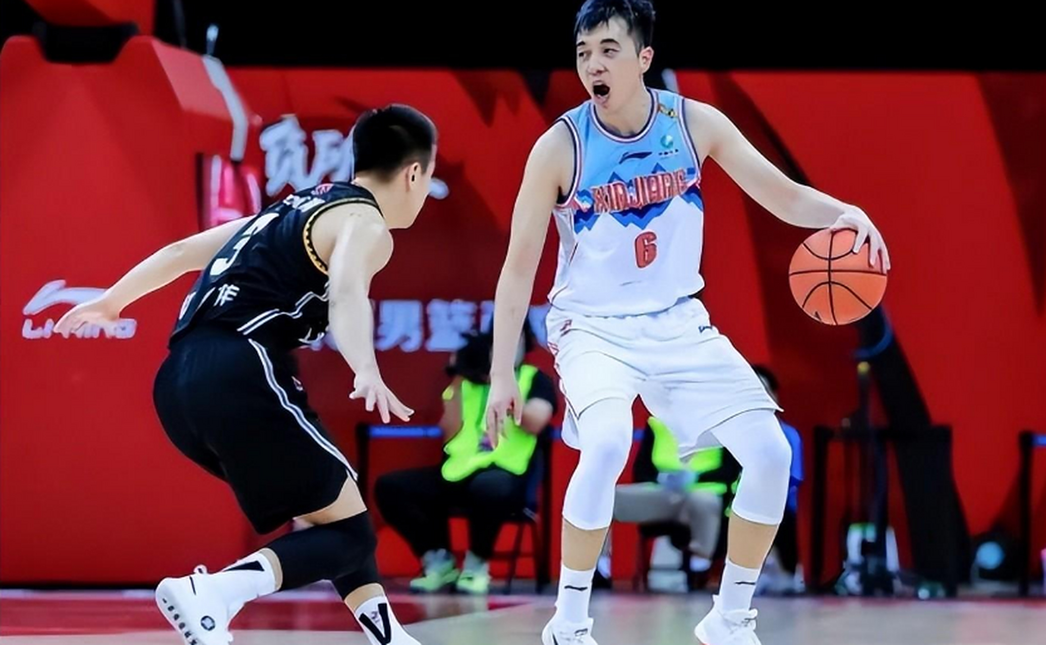 CBA季后赛窗口期走向成谜，上海海港绝杀压哨，信心回归，临场指挥获称赞的简单介绍