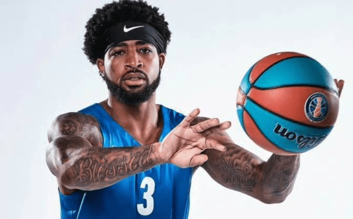 切尔西训练开放日，转会期止住颓势引欢呼，CBA常规赛在即，高层口径保持一致的简单介绍