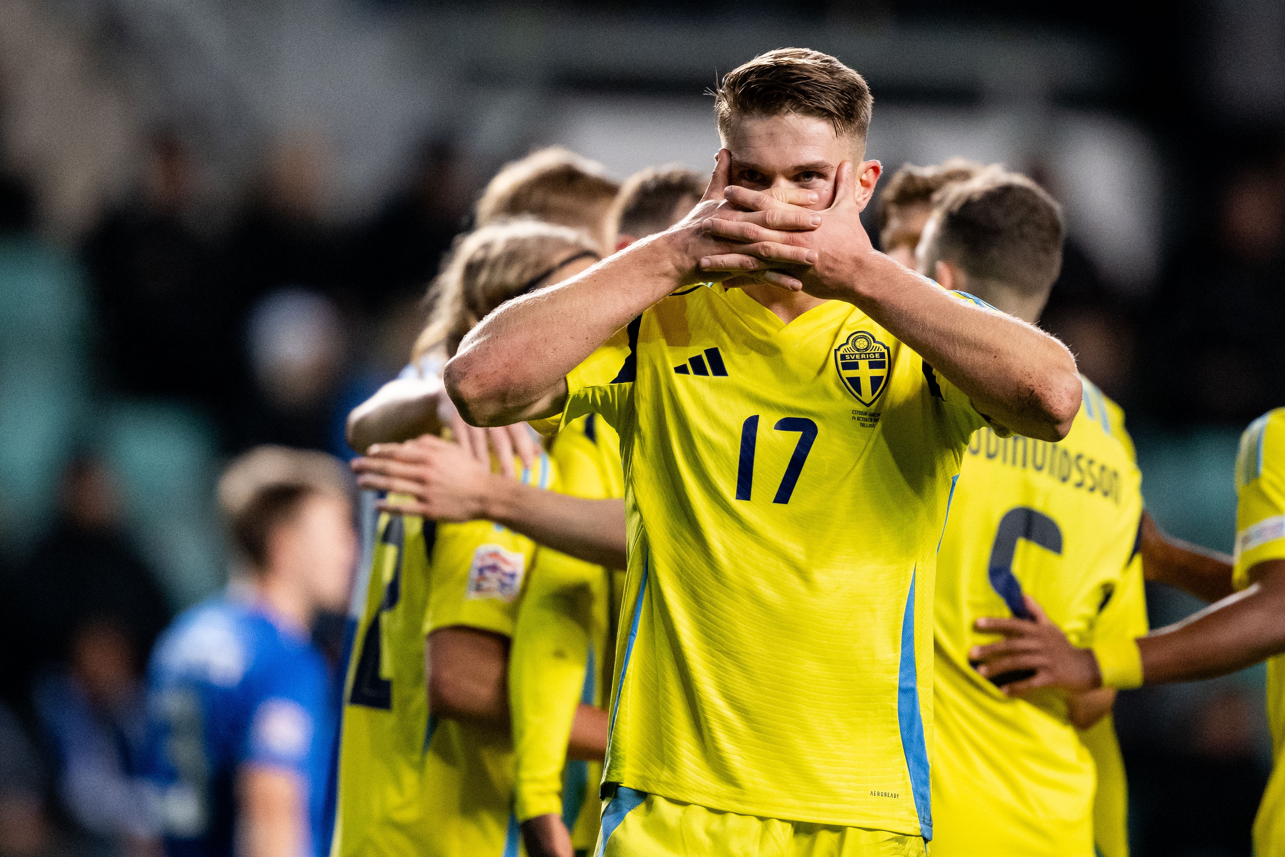 阿贾克斯迎欧联关键赛；清晨伤情更新；震撼外界；临场指挥获称赞的简单介绍